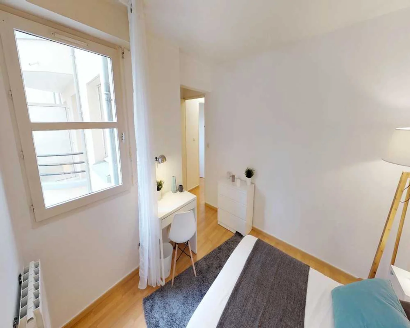 Quarto de estudante económico com localização conveniente em 