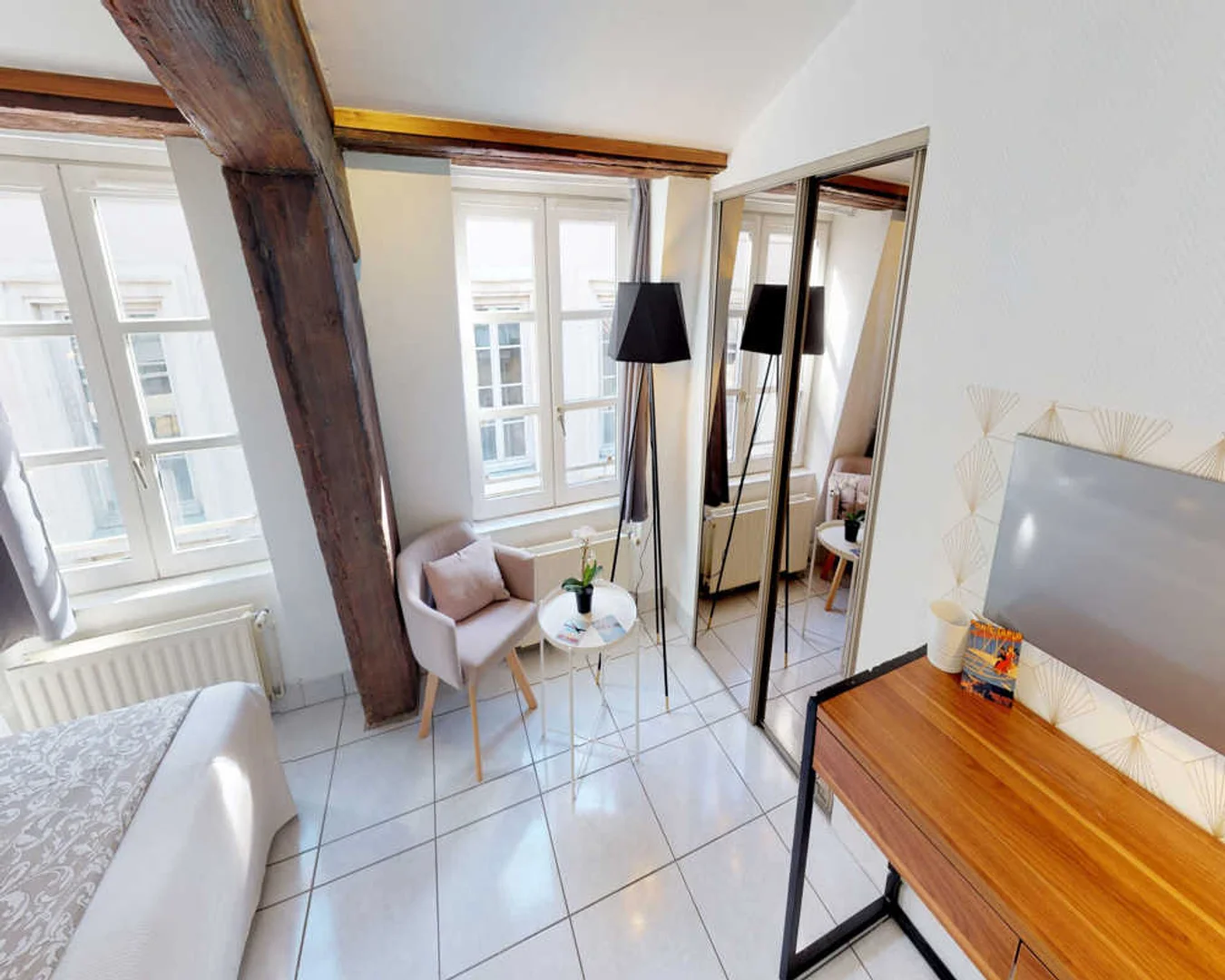 Functional student room perfect for studying in 