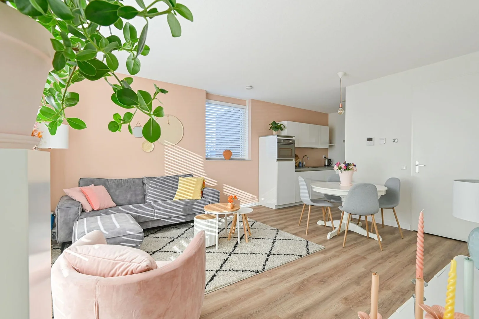 Economical student room with convenient location in