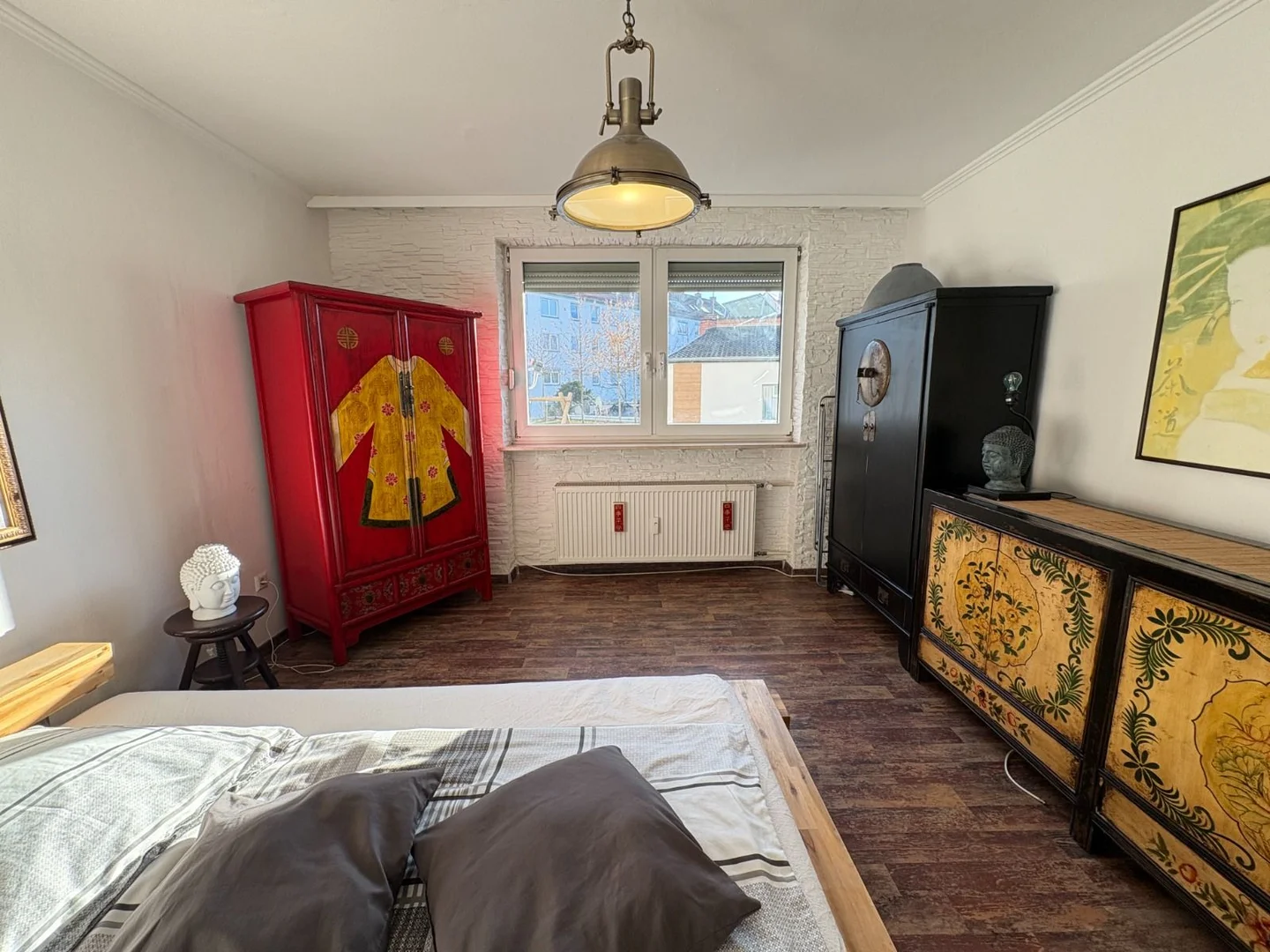 Comfortable and spacious student room in
