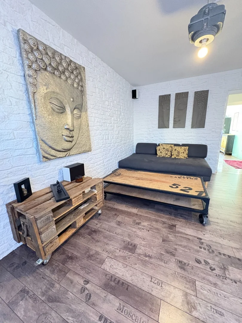 Economical student room with convenient location in