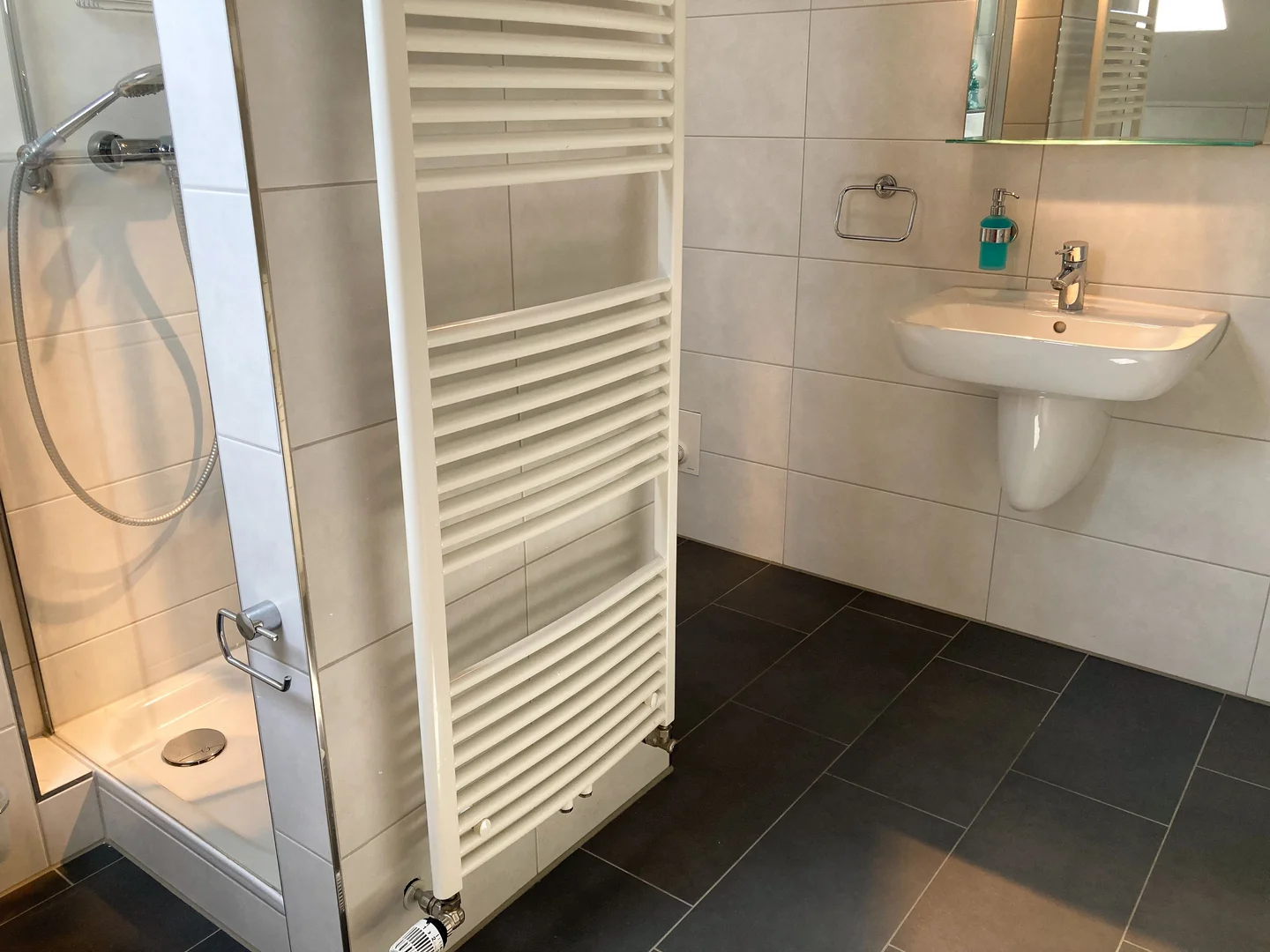 Habitación estudiantil económica cerca del campus en
