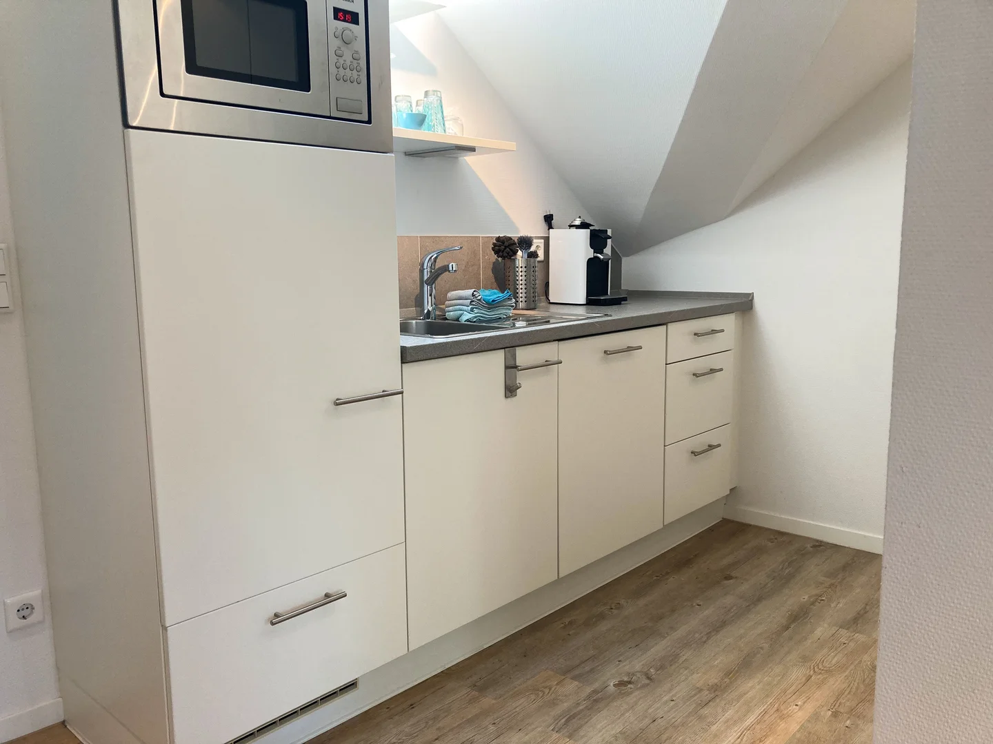 Habitación estudiantil amplia y cómoda en