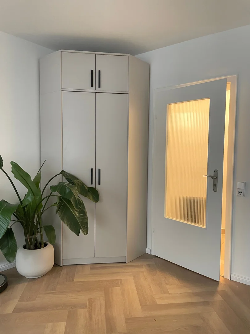 Functional student room perfect for studying in 