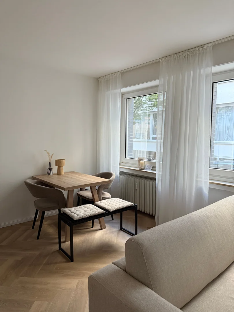 Room for rent in student apartment in , fully furnished