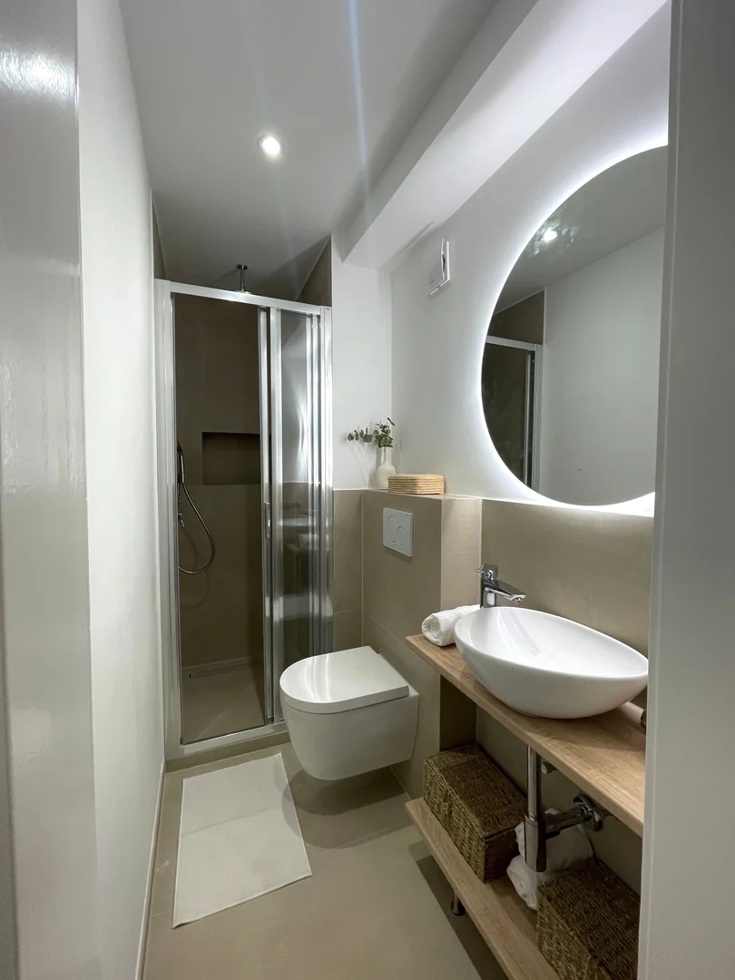 Student-friendly room in  with modern amenities