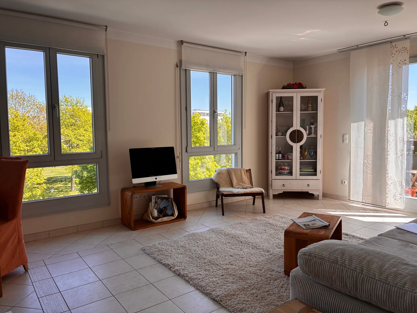 Habitación estudiantil amplia y cómoda en