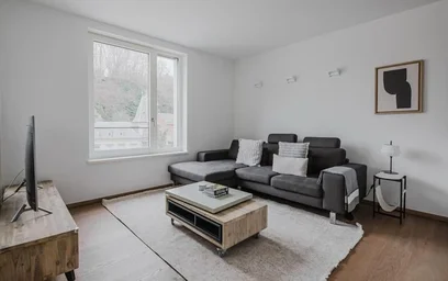 Zimmer mit Doppelbett zu vermieten {area}