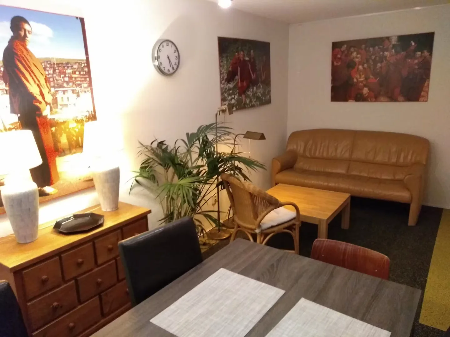 Affordable room for students with ample lighting in 