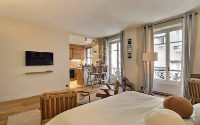 Entire apartment at Rue Jouvenet, image 2 of 17