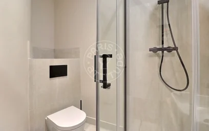 Entire apartment at Rue Jouvenet, image 15 of 17