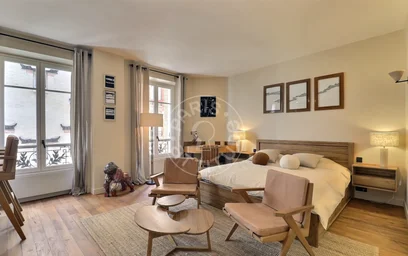 Entire apartment at Rue Jouvenet, image 7 of 17
