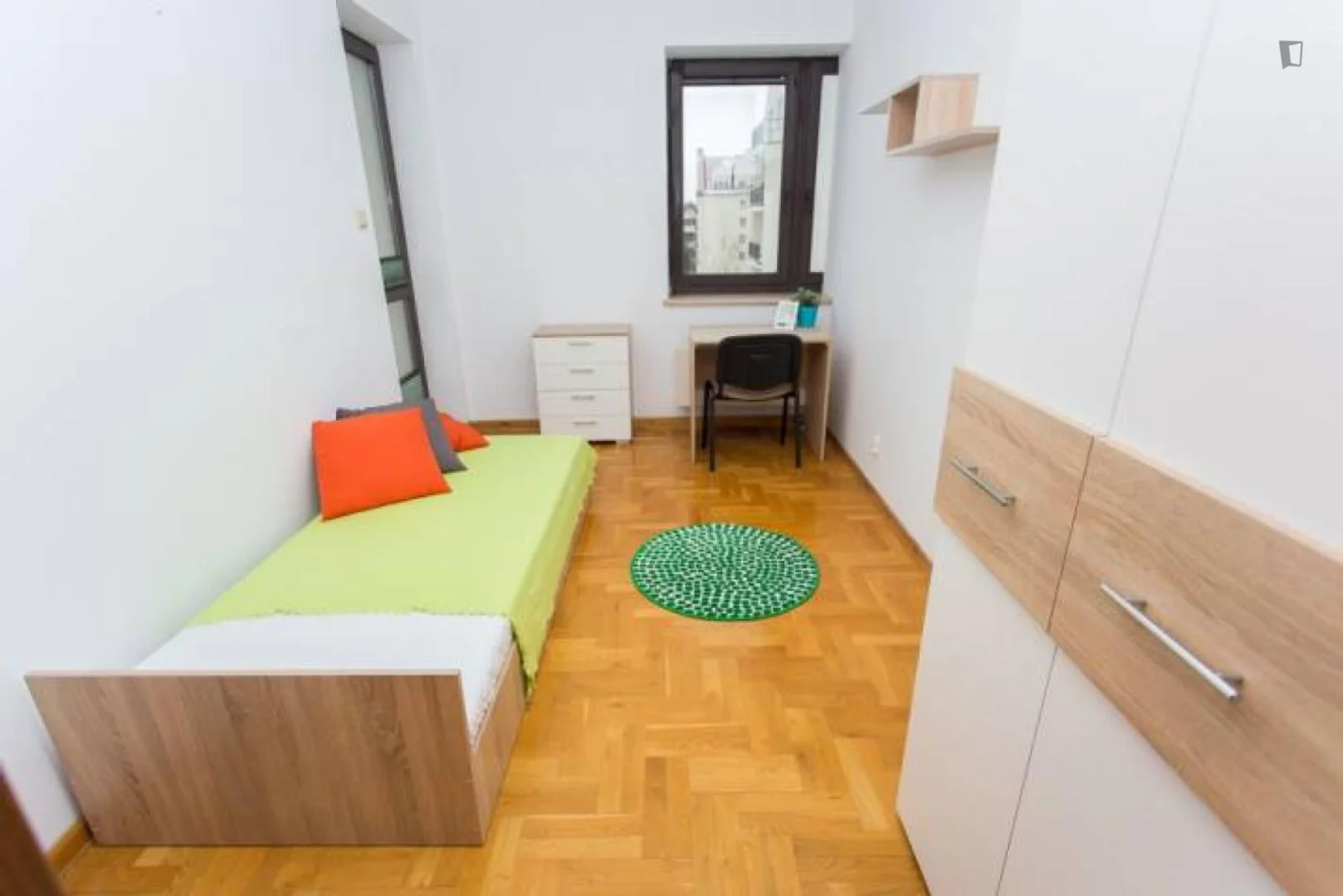 Habitación estudiantil económica con ubicación conveniente en