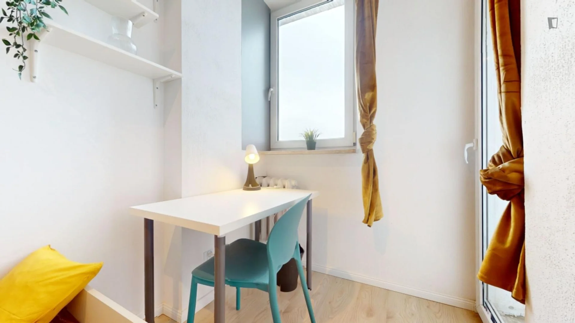 Habitación estudiantil económica con ubicación conveniente en 