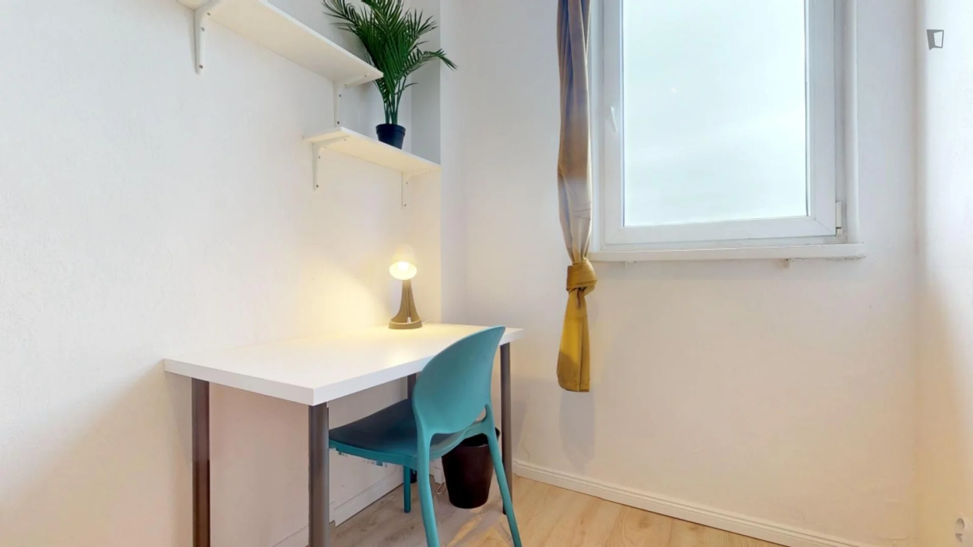 Habitación acogedora para estudiantes disponible en