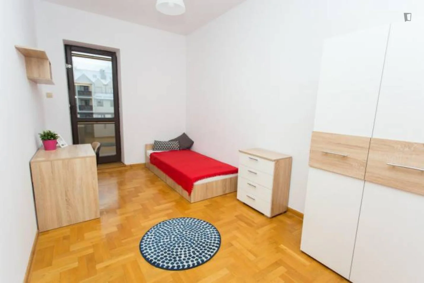 Habitación estudiantil económica cerca del campus en