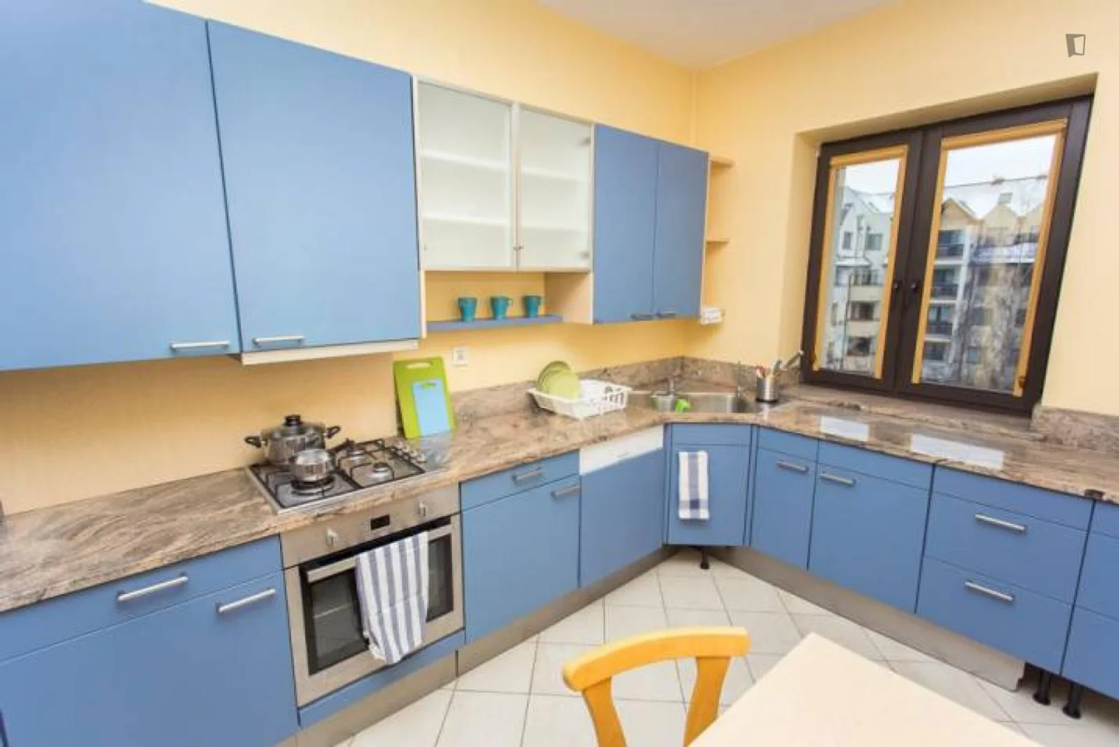 Habitación acogedora para estudiantes disponible en