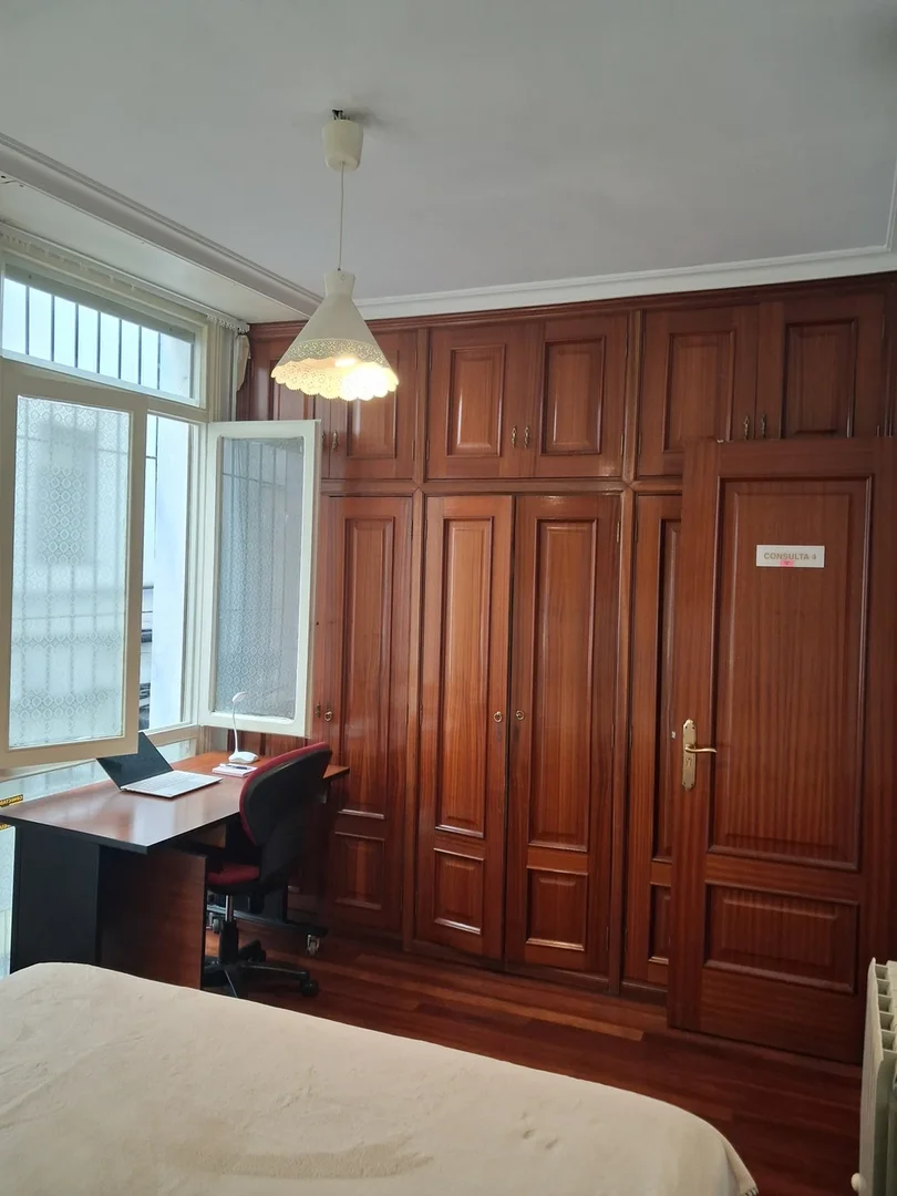 Chambre conviviale pour les étudiants dans  avec des équipements modernes