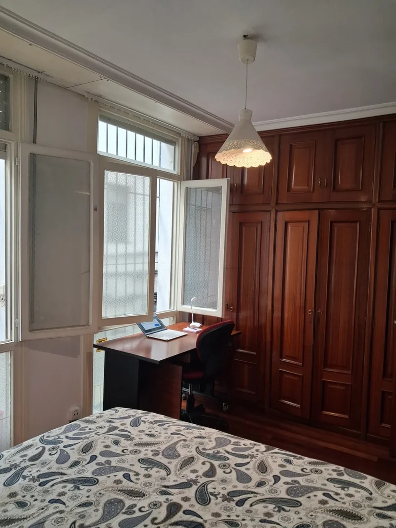 Chambre d'étudiant fonctionnelle parfaite pour étudier dans 