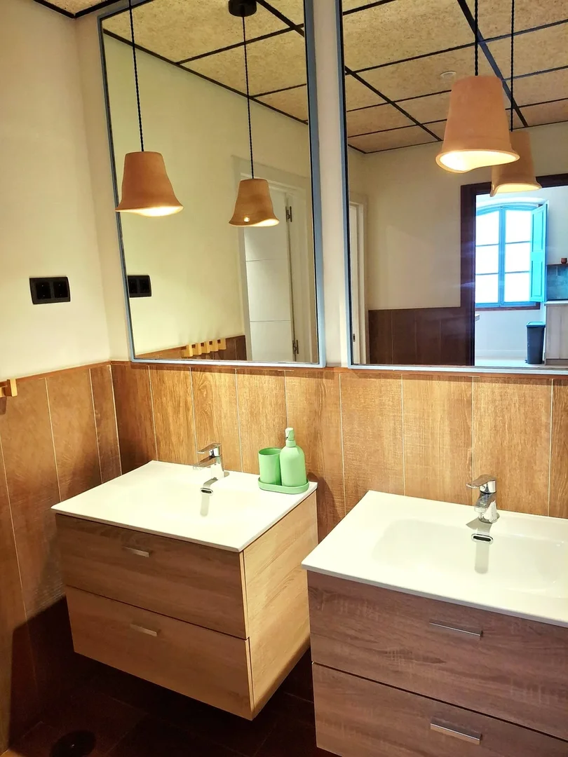 Functional student room perfect for studying in 
