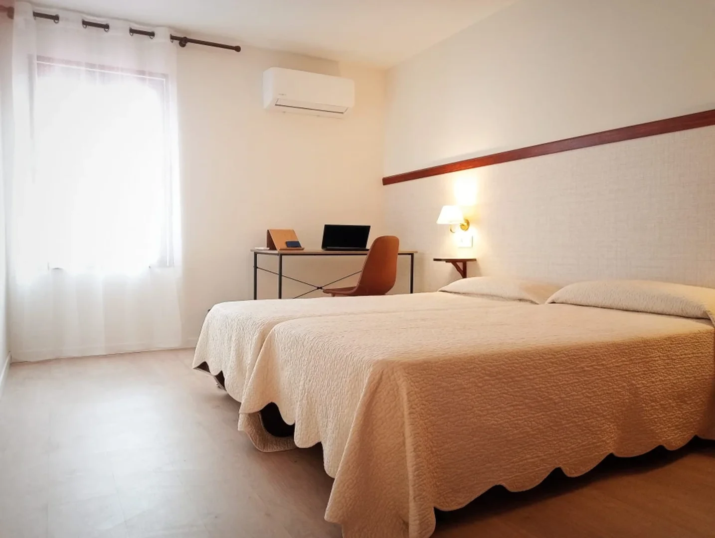 Economical student room with convenient location in 