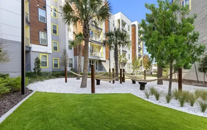 Apartamento inteiro em residência em 12155 Science Dr, Orlando, FL 32826, United States, imagem 17 de 23