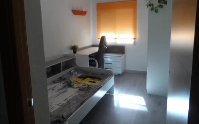 Private room at Calle del Azor, Pajaritos, image 1 of 10