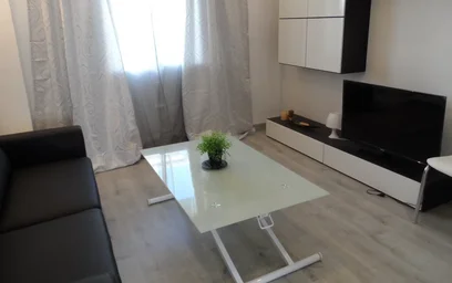 Private room at Calle del Azor, Pajaritos, image 2 of 10