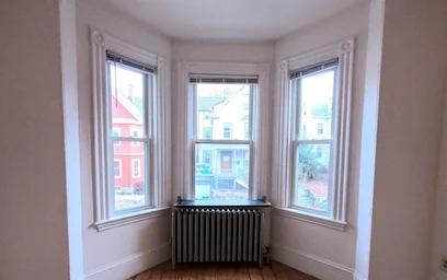 Alojamiento entero en residencia en 90, Wenham St., Unit 2, Jamaica Plain, Boston, MA, 02130, imagen 1 de 26