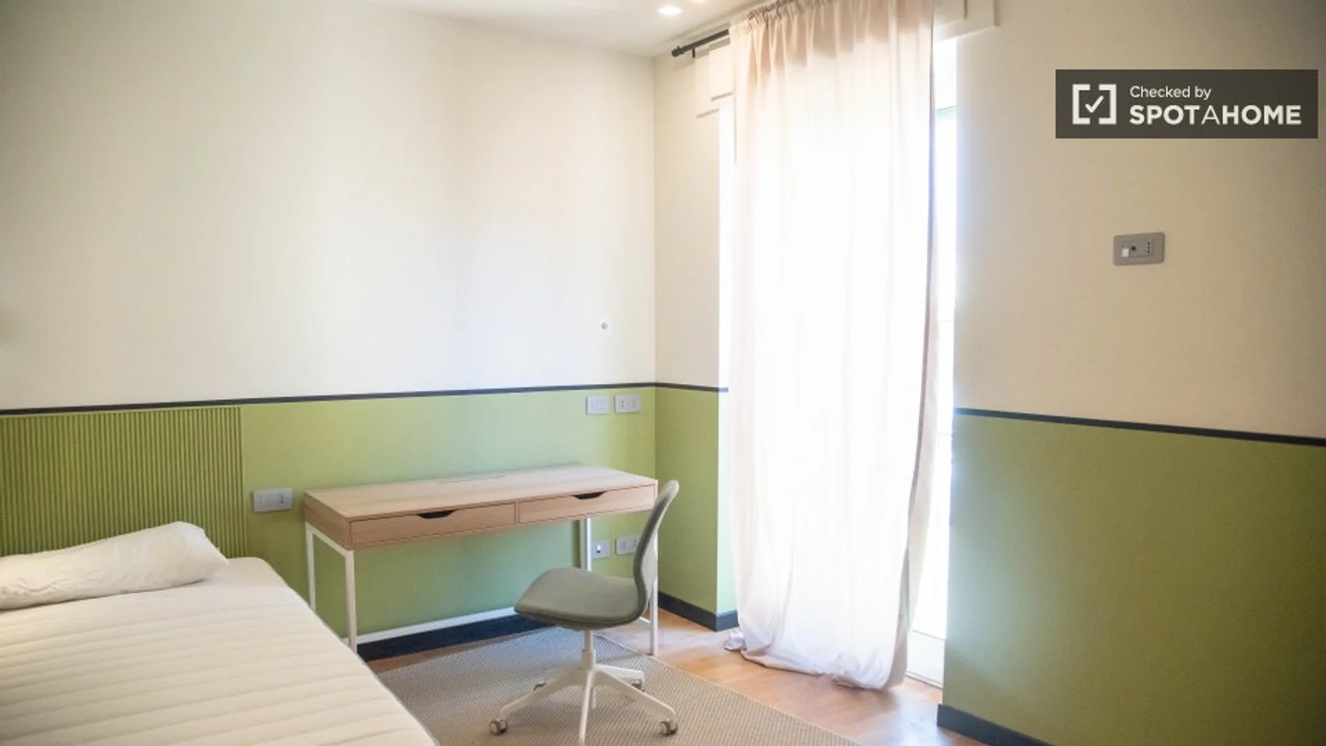 Habitación en apartamento estudiantil en alquiler en , completamente amueblado
