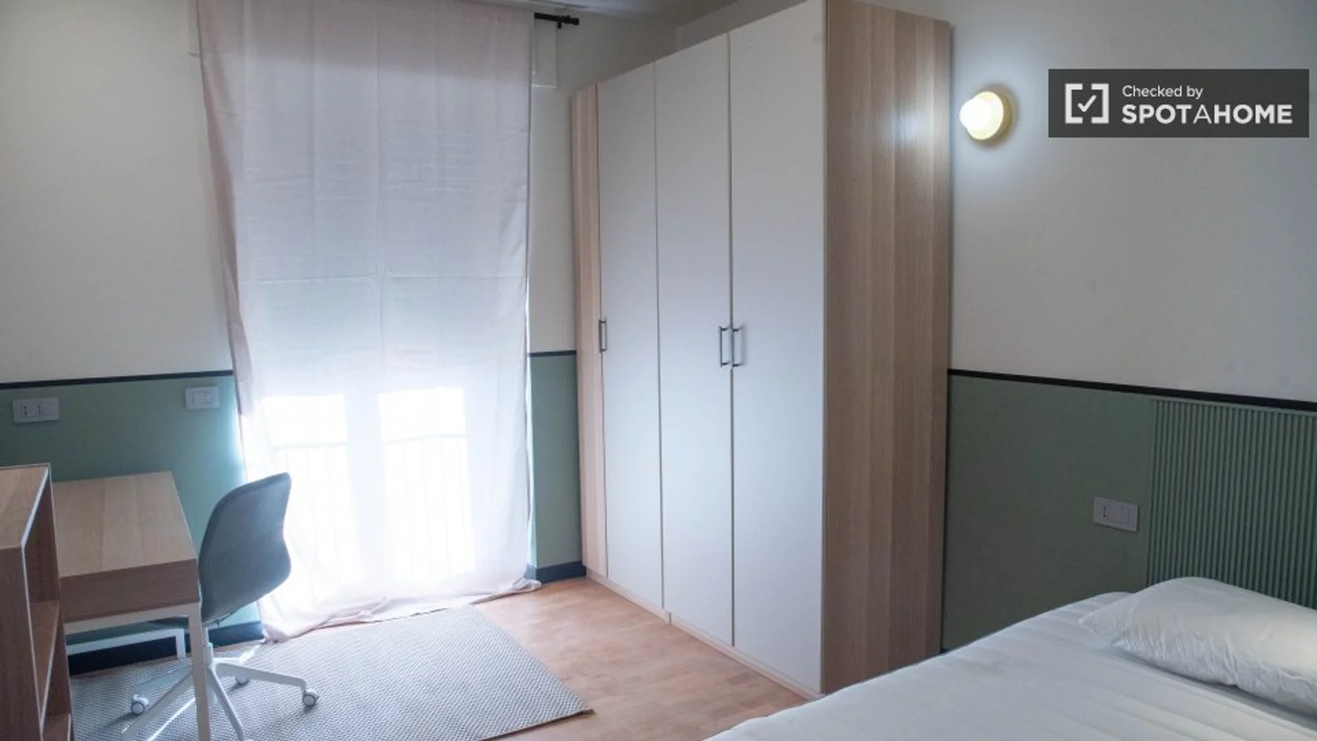 Quarto de estudante económico perto do campus em 