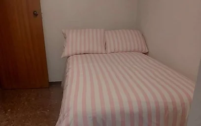 Private room at Calle de las Palmas, image 1 of 19