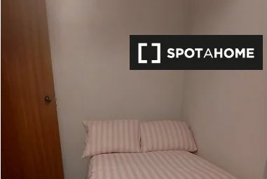 Private room at Calle de las Palmas, image 2 of 19
