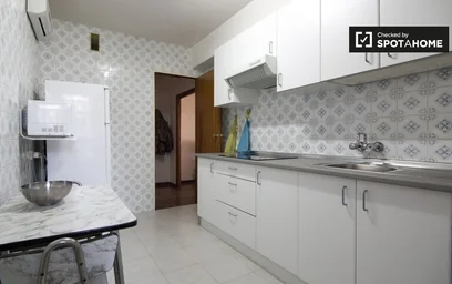 Private room at Calle de las Palmas, image 11 of 19