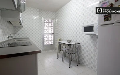 Private room at Calle de las Palmas, image 12 of 19