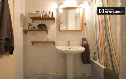 Private room at Calle de las Palmas, image 15 of 19