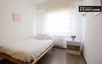 Private room at Calle de las Palmas, image 18 of 19