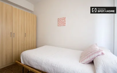 Private room at Calle de las Palmas, image 19 of 19