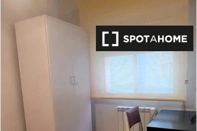 Private room at Calle de las Palmas, image 5 of 19