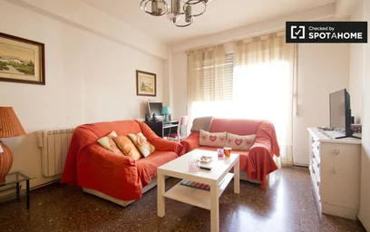 Private room at Calle de las Palmas, image 6 of 19