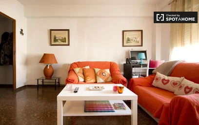 Private room at Calle de las Palmas, image 8 of 19