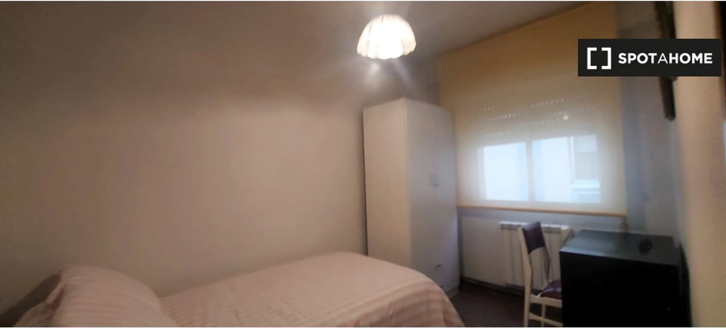 Cozy room for students available in 