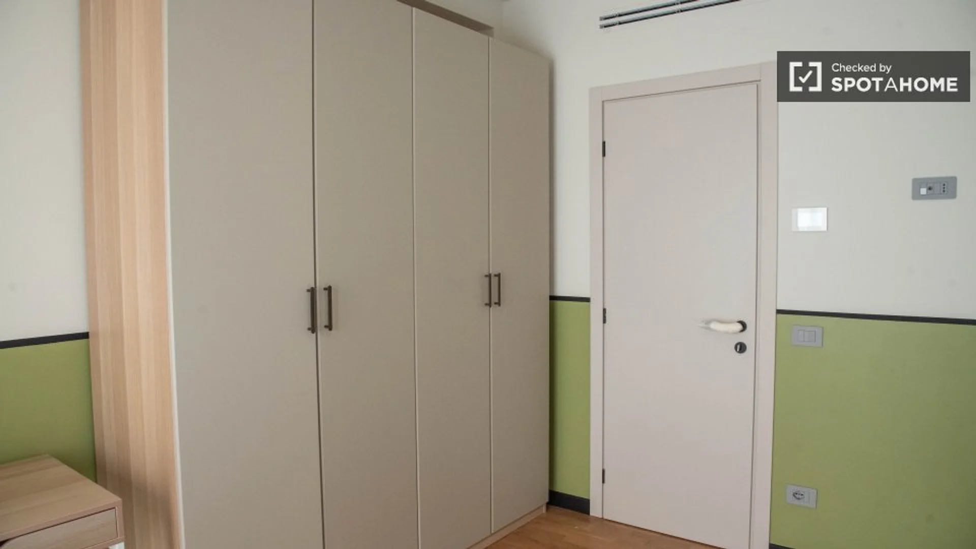 Quarto de estudante económico com localização conveniente em 