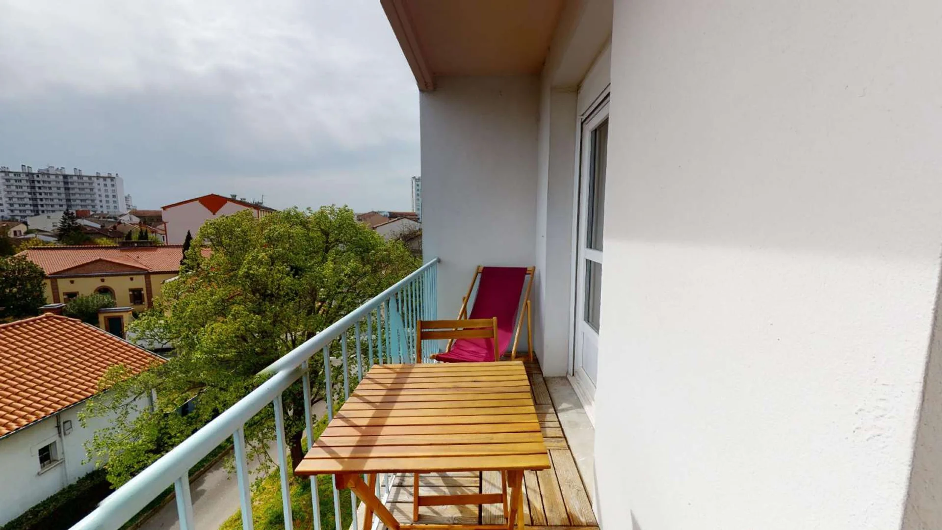 Habitación estudiantil económica cerca del campus en