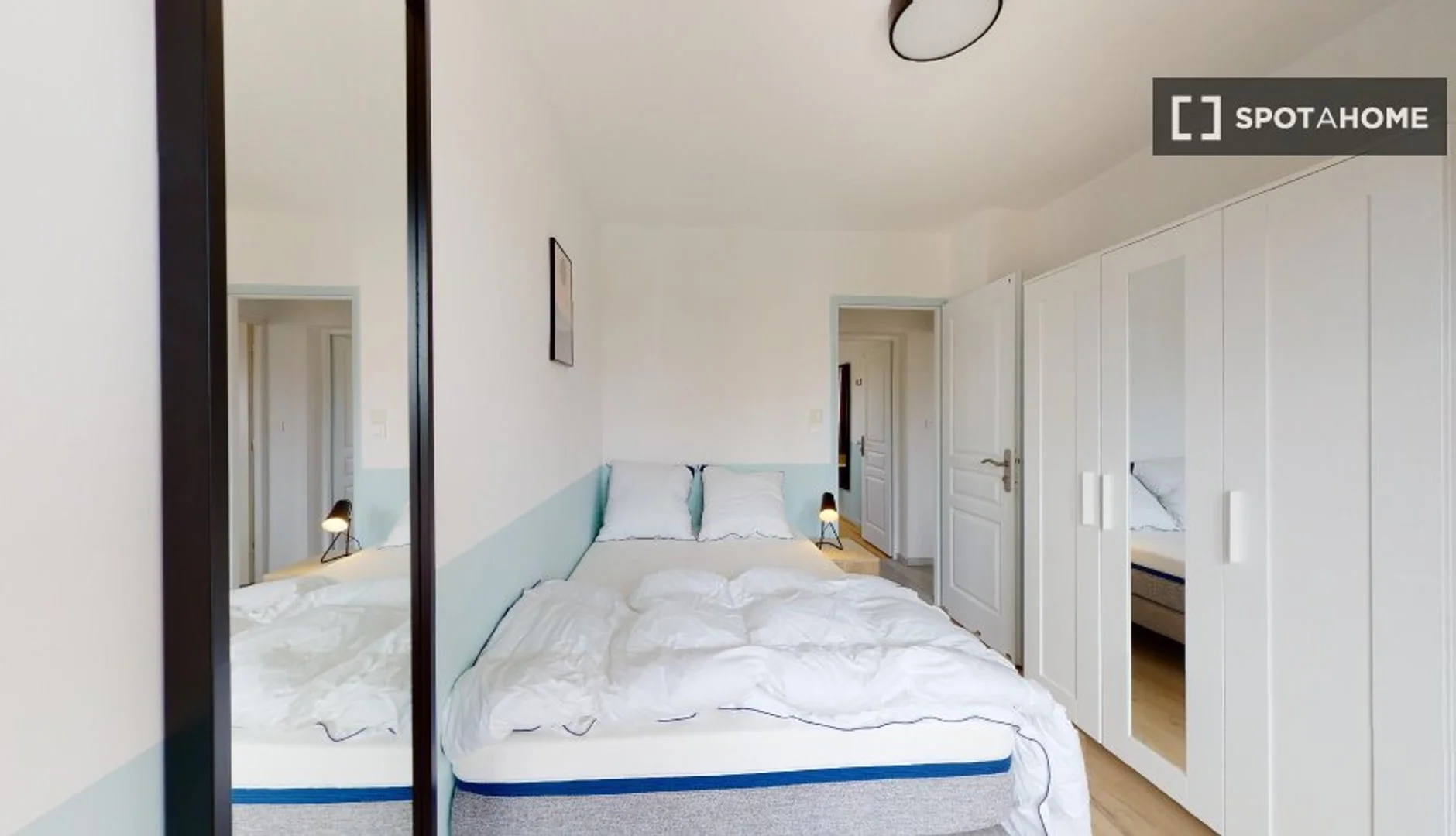 Habitación estudiantil económica cerca del campus en