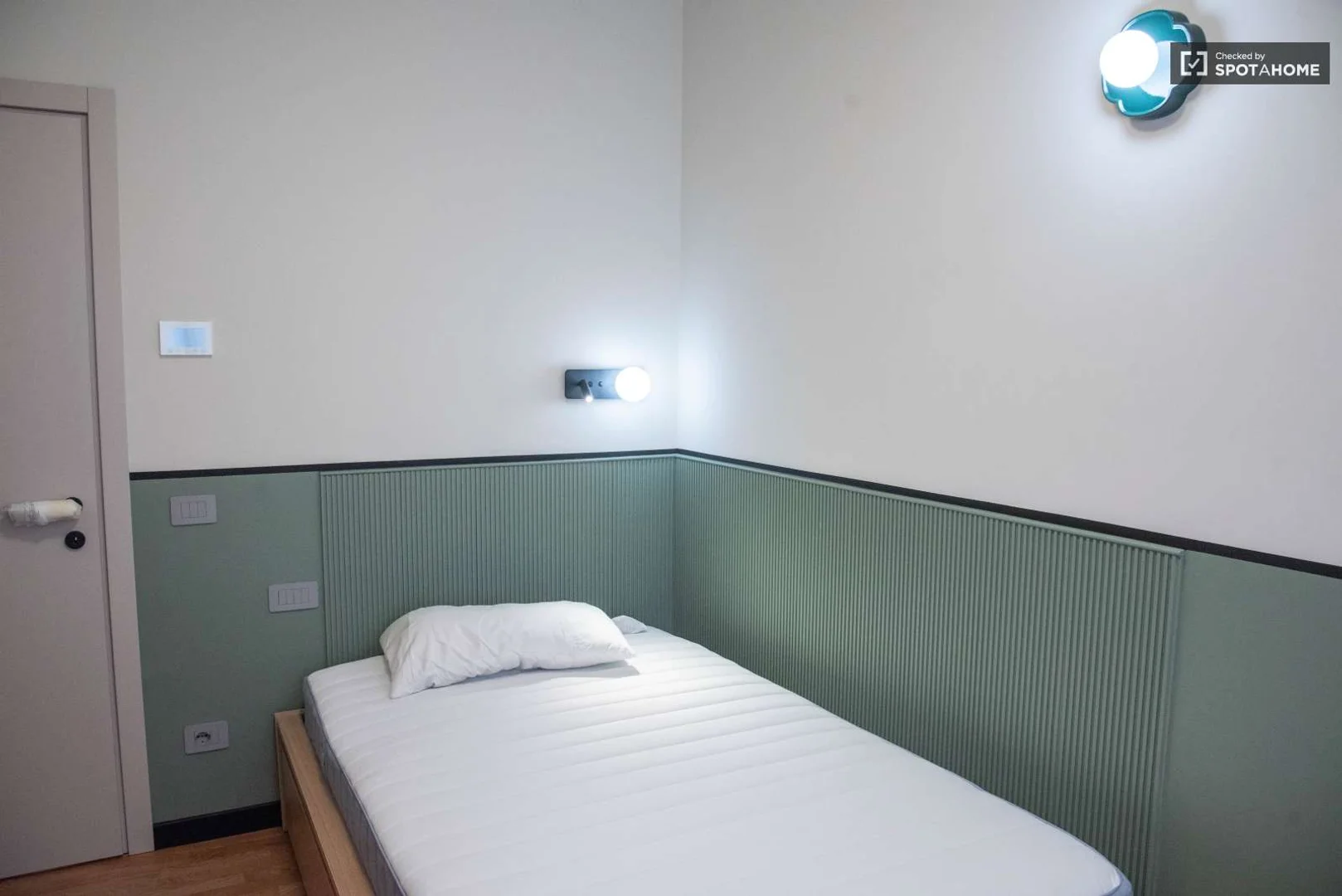 Habitación estudiantil económica cerca del campus en 