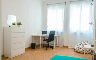 {area} içinde aydınlık özel oda