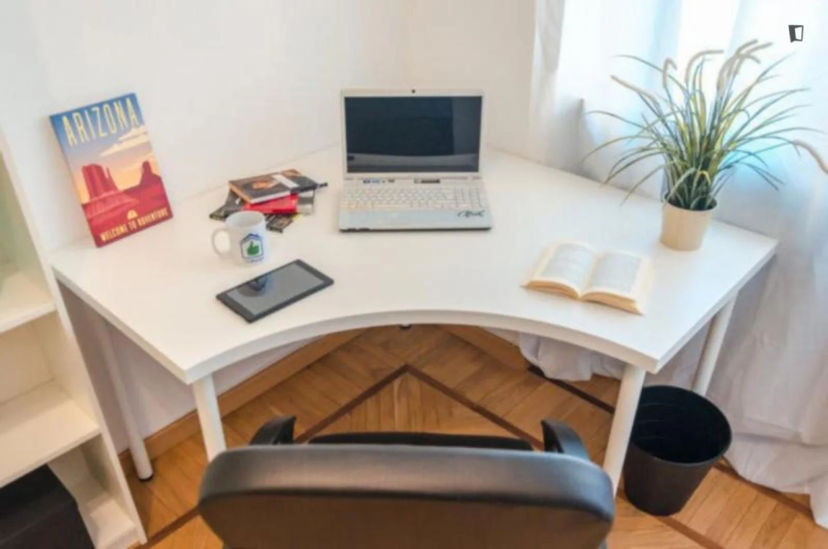 'de öğrenci dairesinde, tamamen mobilyalı kiralık oda