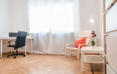 Zimmer mit Doppelbett zu vermieten {area}