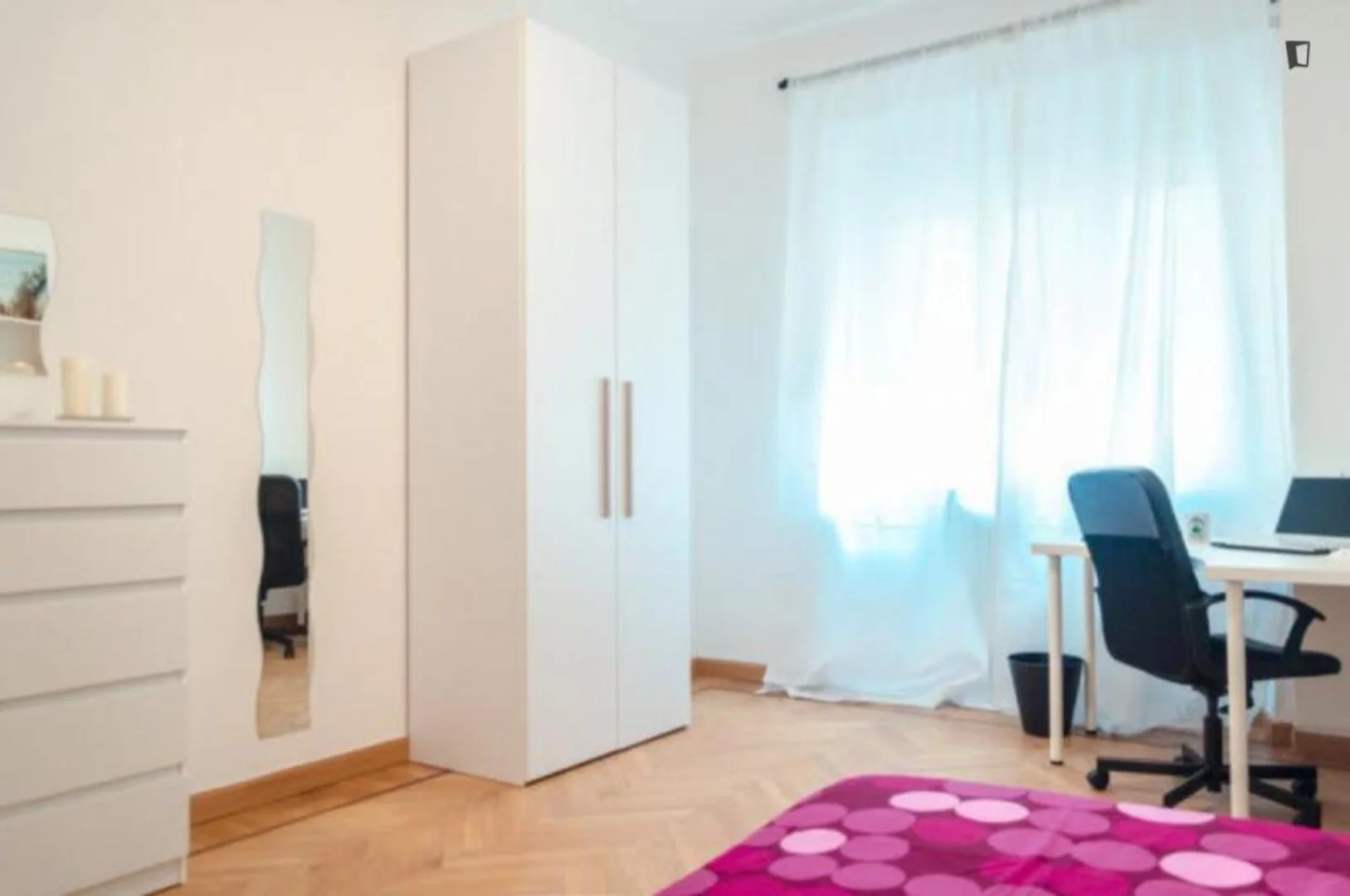 'de öğrenci dairesinde, tamamen mobilyalı kiralık oda